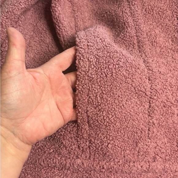 GUC Vince- Faux Fur Jacket in Mauve. Size L - Picture 8 of 11